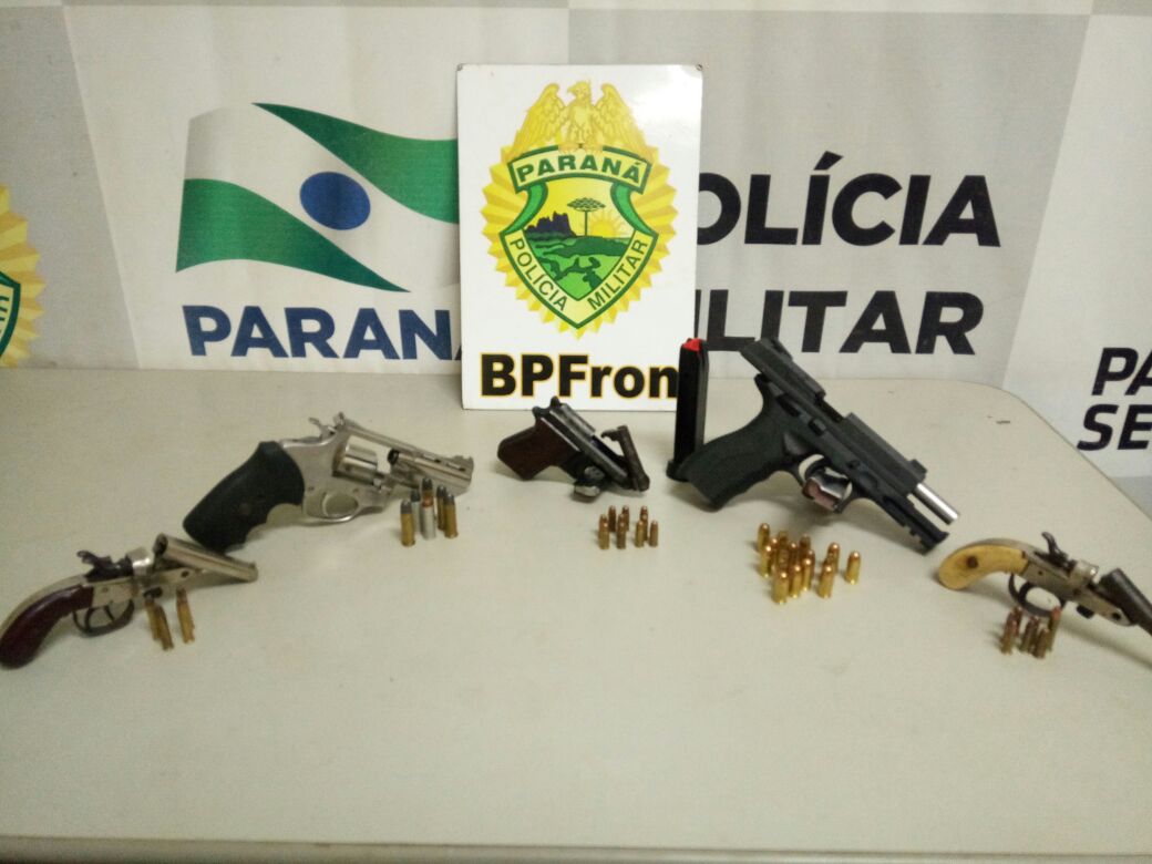 Na sexta-feira (22), às 19h45min, policiais militares do BPFron receberam informação via Copom, que na cidade de cruzeiro do Oeste - PR, policiais do 7° Batalhão de Policia Militar, acabará de fazer a prisão de um masculino, esse sendo morador da cidade de Guaíra-Pr, conforme o referido BOU.