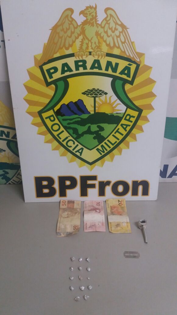 Policiais militares do BPFron no âmbito da Operação Captura apreenderam crack e prenderam traficante na quarta-feira (04)