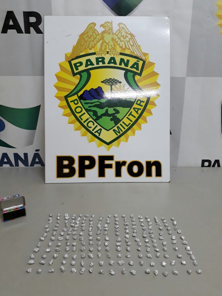Na noite de sábado (11), durante patrulhamento em Guaíra-Pr policiais do BPFron apreenderam 204 pedras de substância análoga a crack