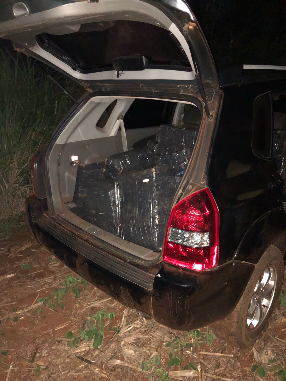 Na noite de segunda-feira (13), policiais militares do BPFron e Polícia Federal apreenderam 517 kg de entorpecente durante Operação Integrada