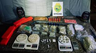 Armas de fogo e drogas apreendidas pelo BPRone em Palmas-Pr
