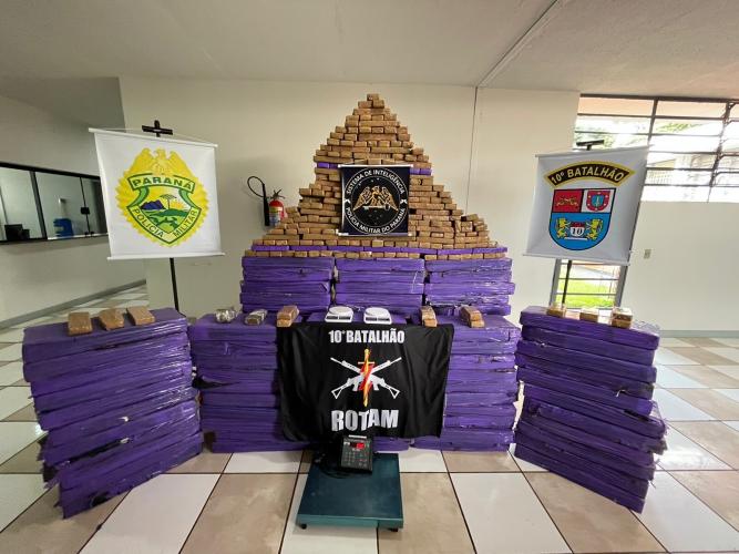 Após denúncia anônima, Polícia militar apreende quase uma tonelada de maconha na região Norte do Estado