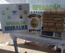 Polícia Militar por intermédio do BPFRON no âmbito da Operação Muralha prende traficantes e apreende cocaína, crack e maconha