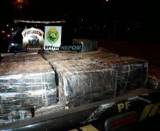 Na noite de terça-feira (25), policiais do BPFRON e policiais federais do NEPOM prenderam três pessoas e apreenderam mais de duas toneladas de maconha.
