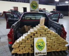 Na noite de segunda-feira (24), policiais do BPFron recuperaram um automóvel com indicativo de furto/roubo carregado com 100 kg de maconha.