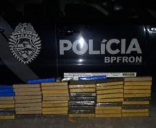 Durante patrulhamento pela rodovia PR 323, policiais militares no âmbito da Operação Captura por intermédio do BPFron  apreenderam na sexta-feira (06), um veículo, maconha e prenderam três traficantes. 