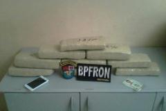 Polícia Militar por intermédio do BPFron apreende adolescente com 7 kg de maconha