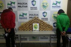 Durante patrulhamento na área central de Guaíra, a equipe avistou um automóvel Fiat Palio, de cor prata, Placa de Cascavel-PR, com dois ocupantes transitando em alta velocidade, motivo pelo qual a equipe realizou a abordagem. 