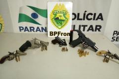 Na sexta-feira (22), às 19h45min, policiais militares do BPFron receberam informação via Copom, que na cidade de cruzeiro do Oeste - PR, policiais do 7° Batalhão de Policia Militar, acabará de fazer a prisão de um masculino, esse sendo morador da cidade de Guaíra-Pr, conforme o referido BOU. 