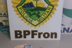 Policiais militares do BPFron no âmbito da Operação Captura apreenderam crack e prenderam traficante na quarta-feira (04)