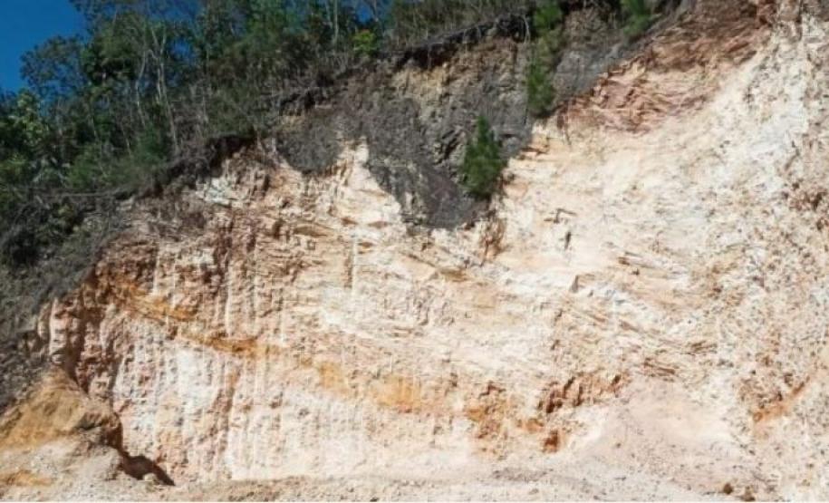 Movimentação do solo com trator