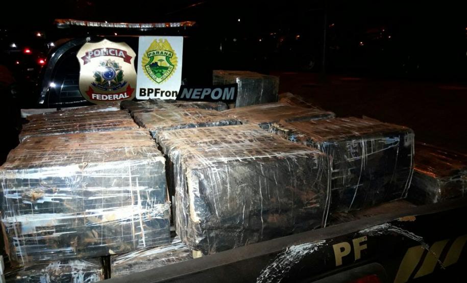 BPFron e PF apreendem mais de duas toneladas de maconha na Operação Fronteira Integrada Na noite de terça-feira (25), policiais do BPFRON e policiais federais do NEPOM prenderam três pessoas e apreenderam mais de duas toneladas de maconha.