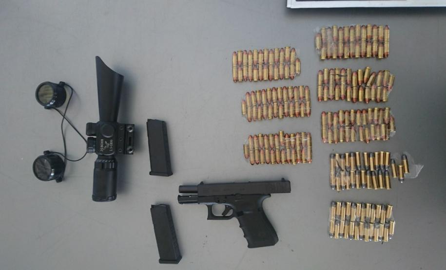 Polícia Militar por intermédio do BPFron apreende diversos materiais de tráfico, descaminho e contrabando na Ponte Internacional da Amizade Durante a realização da Operação Fronteira Integrada, policiais militares apreenderam entre os dias 24 a 29 de setembro diversos materiais de tráfico, descaminho e contrabando na Ponte Internacional da Amizade (PIA)