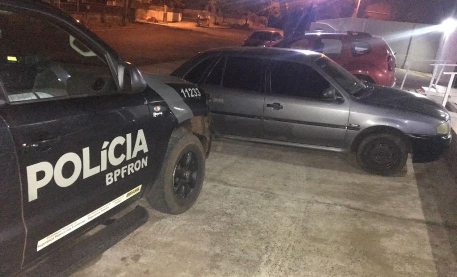 Polícia Militar por intermédio do BPFron no âmbito da Operação Captura apreende maconha, veículo e prende três traficantes. Durante patrulhamento pela rodovia PR 323, policiais militares no âmbito da Operação Captura por intermédio do BPFron apreenderam na sexta-feira (06), um veículo, maconha e prenderam três traficantes.