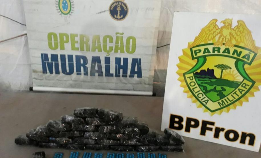 BPFron e Receita Federal apreendem seis mil comprimidos de estimulante sexual na Operação Muralha Na noite de sexta-feira (27) durante a Operação Muralha policiais militares apreenderam seis mil comprimidos de estimulante sexual em abordagem a ônibus no pedágio São Miguel do Iguaçu –