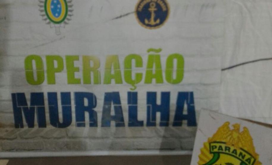BPFron apreende entorpecente na cintura de passageiro durante Operação Muralha Na noite de domingo (29), policiais militares apreenderam entorpecente na cintura de um passageiro durante Operação Muralha na praça de pedágio de São Miguel do Iguaçu-PR