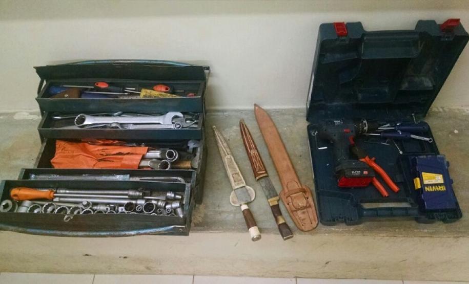 Após denúncia de que dois indivíduos estariam transitando com uma motocicleta na estrada da Vila Rural no Distrito da Palmeirinha portando uma arma de fogo, a equipe localizou autor de furto ocorrido no final do mês de outubro deste ano.