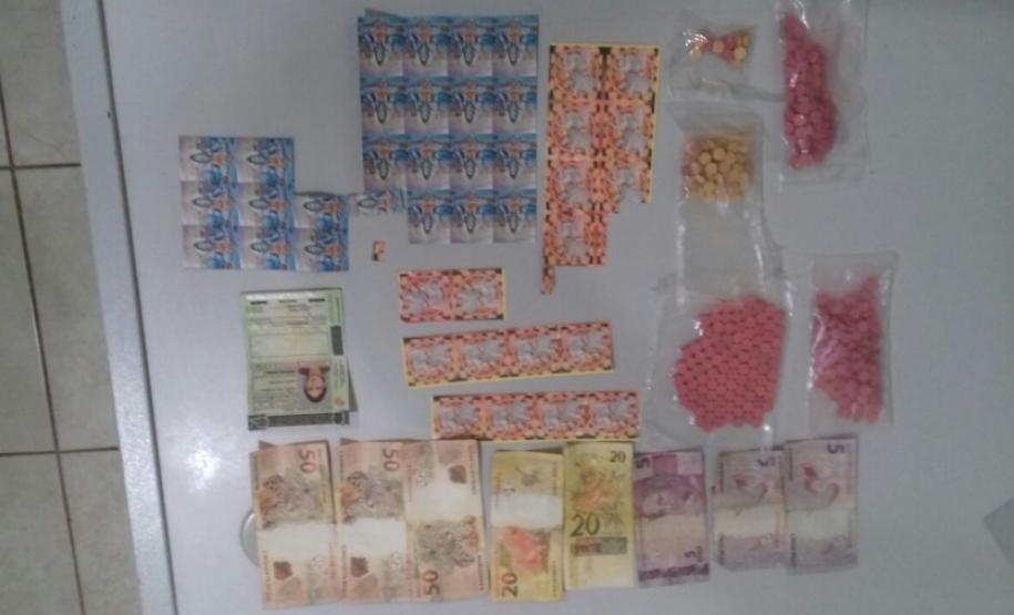 Na data de 03 de novembro de 2017, por volta das 21h53min, Policiais Militares da cidade de Toledo/PR (P/2), pertencente ao 5º CRPM, após receberem uma denúncia de que um indivíduo iria efetuar a entrega de drogas, próximo a rodoviária da cidade, abordaram um indivíduo e apreenderam com o mesmo a quantia de 15 (quinze) comprimidos da substância análoga ao ecstasy .