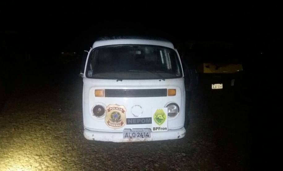 Na madrugada de sábado (11), policiais militares do BPFron, através do Pelotão COBRA e policiais federais do NEPOM apreenderam três veículos na cidade de Foz do Iguaçu-Pr carregado de pneus contrabandeados.