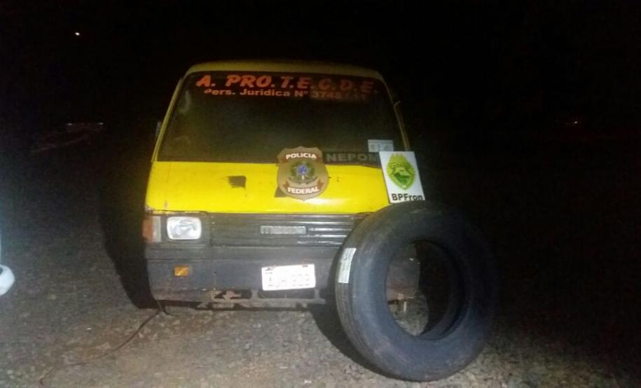 Na madrugada de sábado (11), policiais militares do BPFron, através do Pelotão COBRA e policiais federais do NEPOM apreenderam três veículos na cidade de Foz do Iguaçu-Pr carregado de pneus contrabandeados.