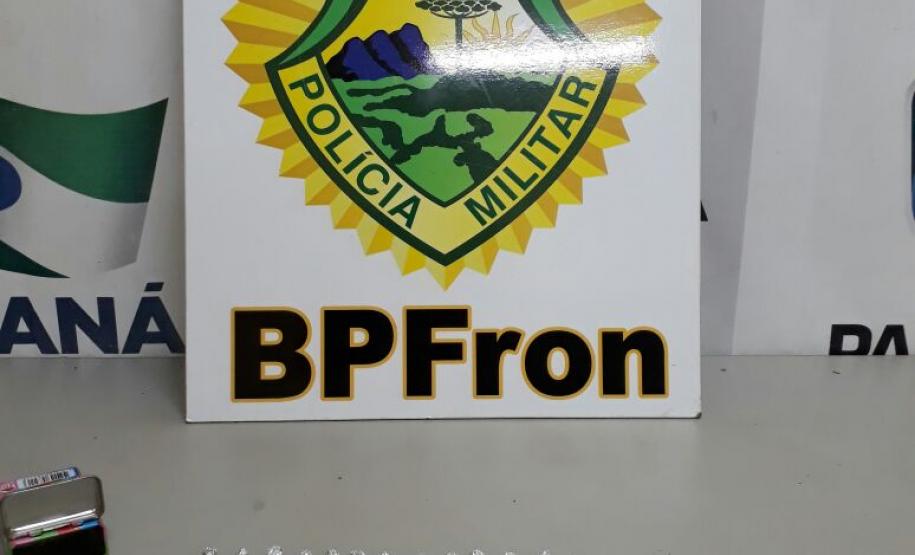 Na noite de sábado (11), durante patrulhamento em Guaíra-Pr policiais do BPFron apreenderam 204 pedras de substância análoga a crack
