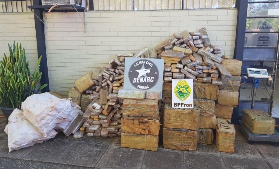 Na tarde de segunda-feira (13), policiais militares do BPFron apreenderam uma tonelada de entorpecente em Céu Azul - Pr
