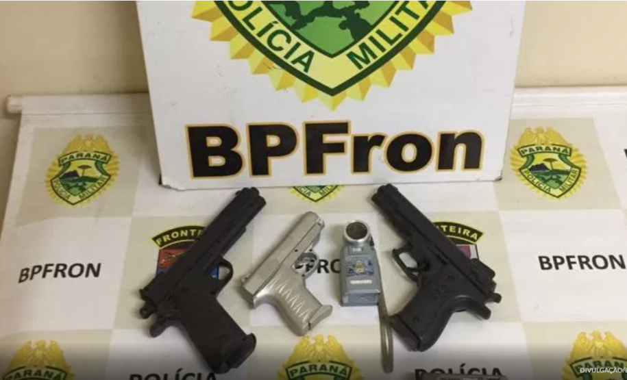 BPFRON APREENDE SIMULACROS EM UMA CASA ABANDONADA NA REGIÃO OESTE DO ESTADO BPFRON