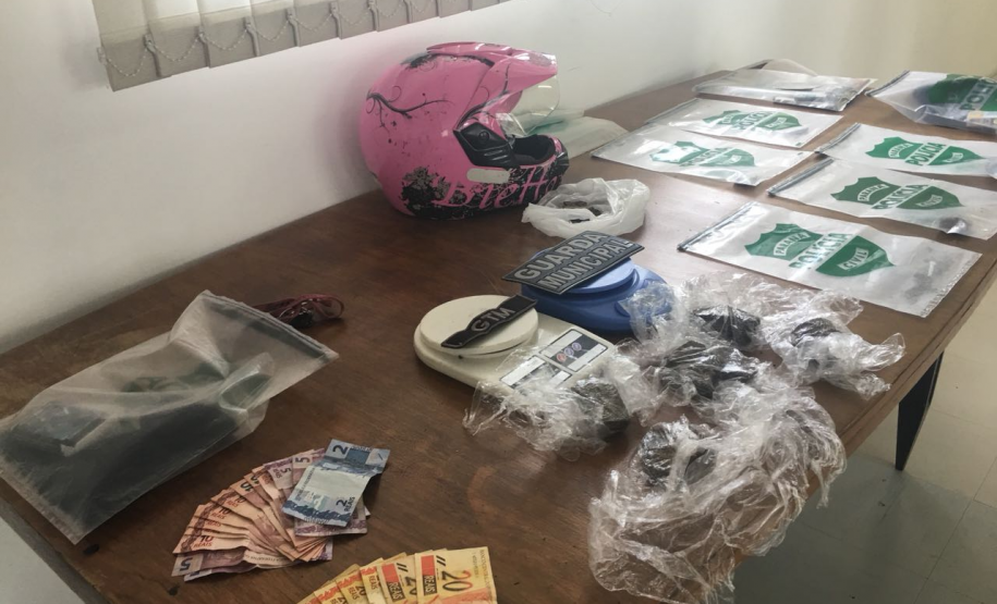 TRIO É PRESO EM FLAGRANTE VENDENDO DROGAS A ESTUDANTES NO CENTRO DE CURITIBA Banda B