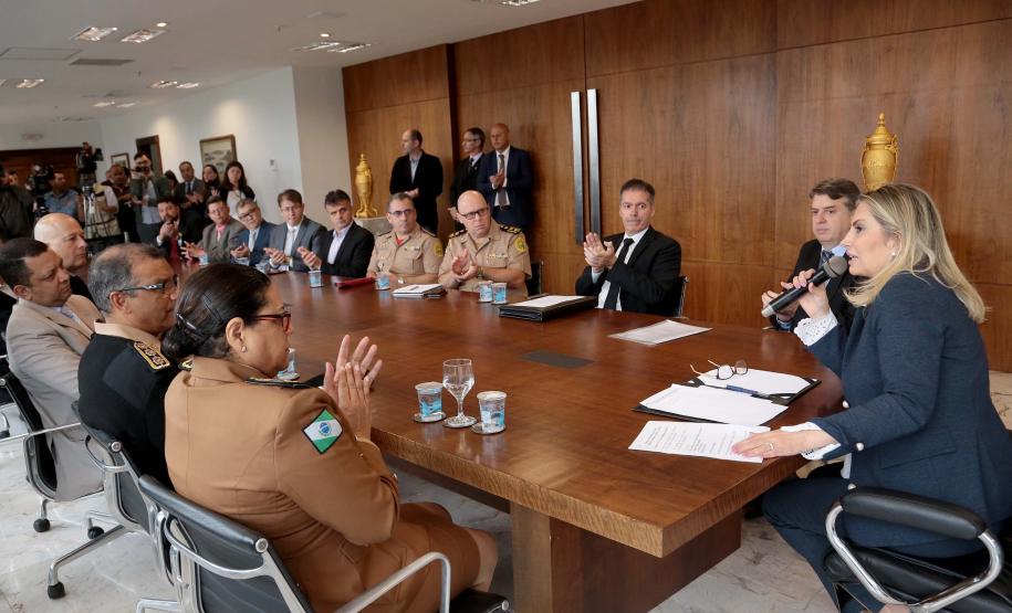 GOVERNO DO PARANÁ CRIA DIVISÃO POLICIAL DE COMBATE À CORRUPÇÃO AEN