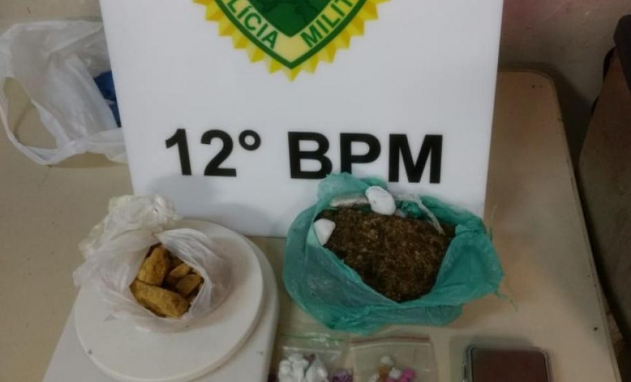 PM ENCAMINHA 13 PESSOAS ENVOLVIDAS COM TRÁFICO DE DROGAS NA REGIÃO CENTRAL DE CURITIBA (PR) Divulgação PMPR