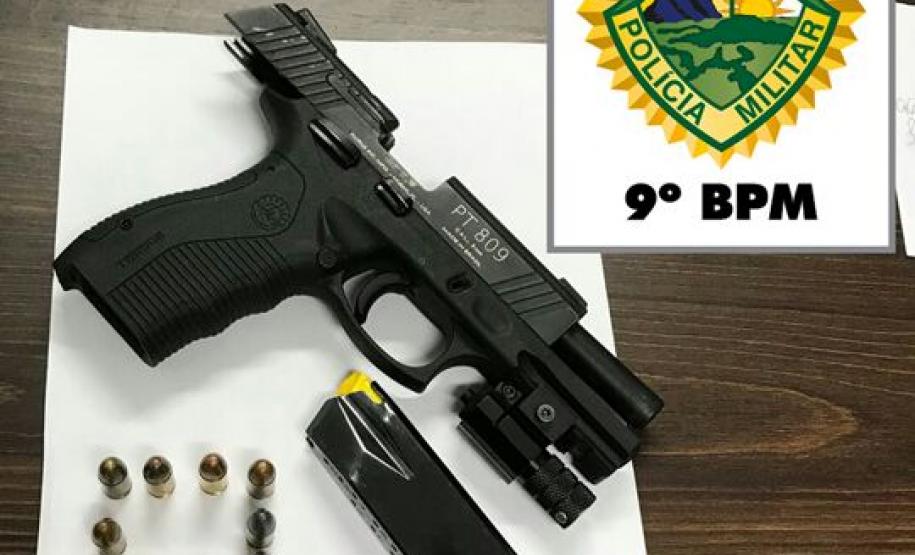 PM APREENDE QUASE 20 QUILOS DE MACONHA E UMA PISTOLA COM MIRA A LASER, NO LITORAL DO ESTADO; TRÊS PESSOAS SÃO PRESAS Divulgação PMPR