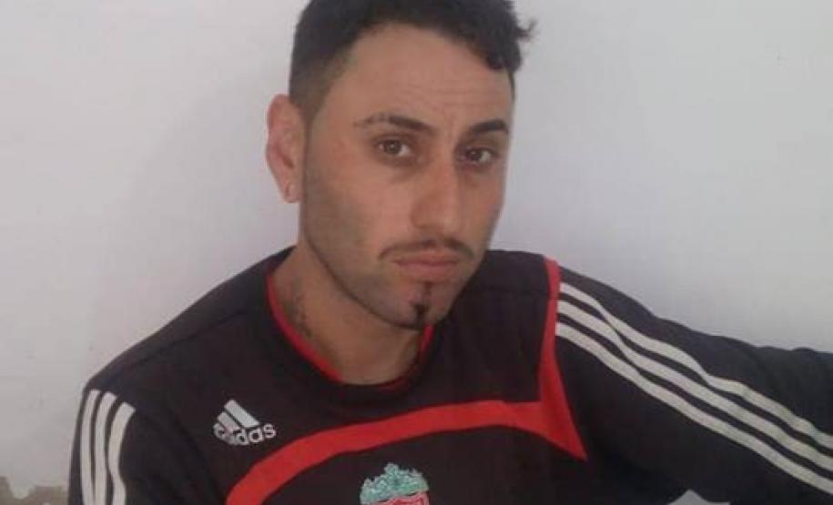 UMA DENUNCIA ANÔNIMA LEVA À PRISÃO DE FORAGIDO DA JUSTIÇA NO BAIRRO ALTO EM CURITIBA Divulgação PMPR