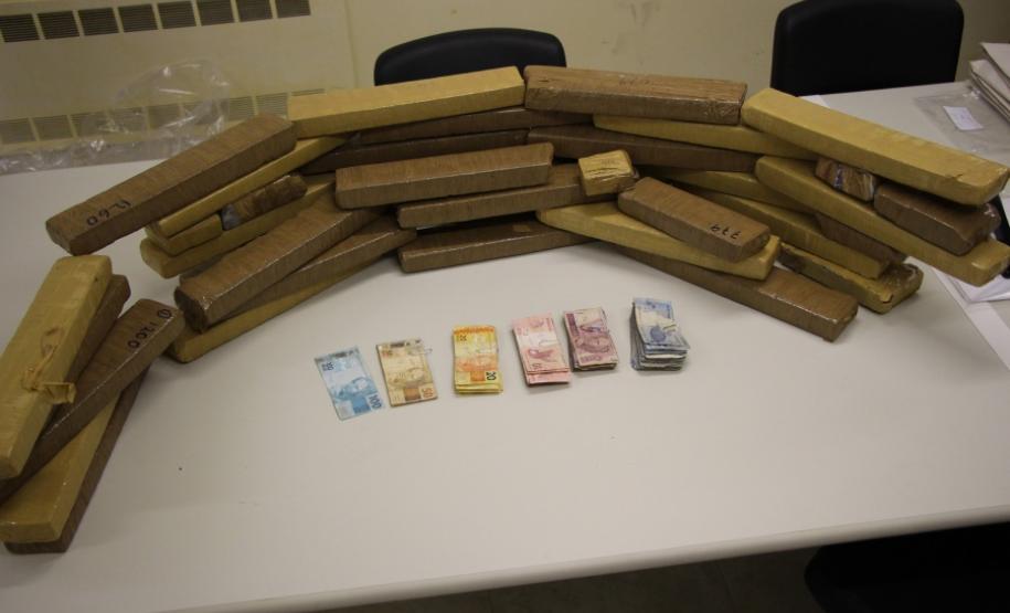 OPERAÇÃO REALIZADA PRENDE 13 PESSOAS LIGADAS AO NARCOTRÁFICO E CRIME ORGANIZADO EM PRESÍDIOS NA CAPITAL E RMC Divulgação PMPR