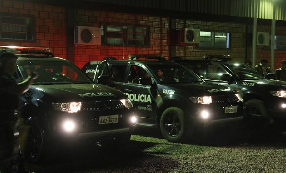 BPFRON APREENDE VEÍCULO CARREGADO COM CONTRABANDO DURANTE OPERAÇÃO COESÃO FASE V Arquivo PMPR