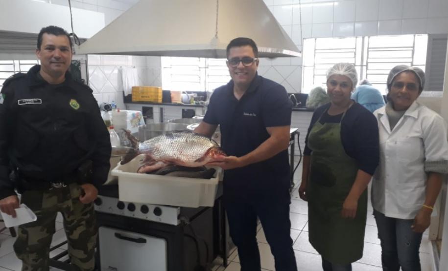 POLÍCIA AMBIENTAL FAZ DOAÇÃO DE MAIS DE 100 QUILOS DE PEIXES CAPTURADOS EM CIANORTE FOTO: BPAmb-FV