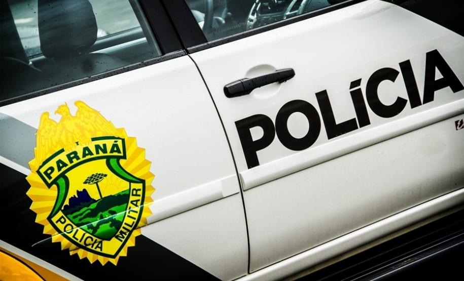 POLÍCIA AMBIENTAL APREENDE ESPINGARDAS, MUNIÇÕES E UM PAPAGAIO EM MIRADOR (PR) Divulgação PMPR