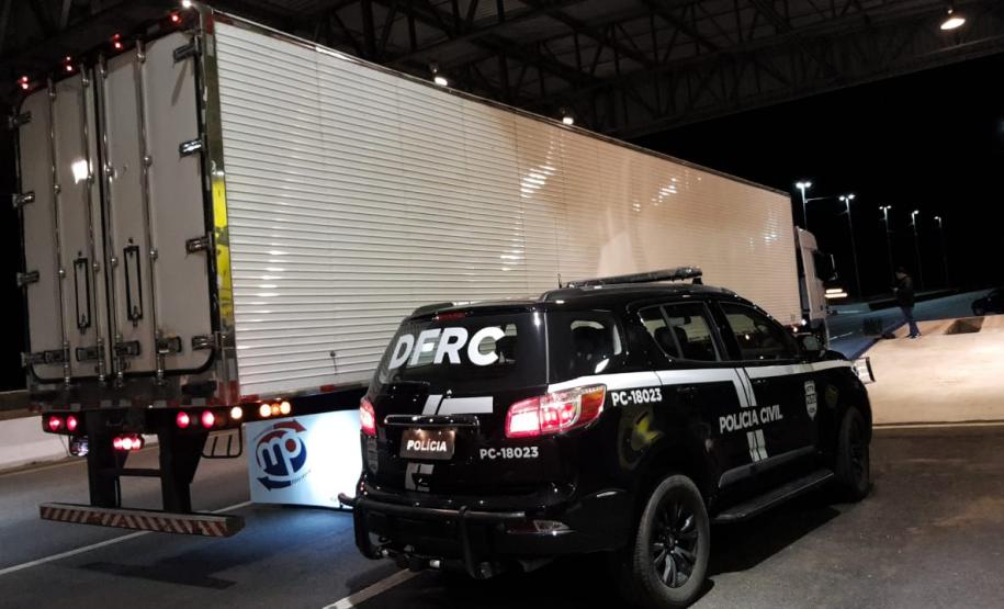 CARGA DE CARNE BOVINA AVALIADA EM R$ 260 MIL É RECUPERADA EM CAMPO LARGO Divulgação PCPR