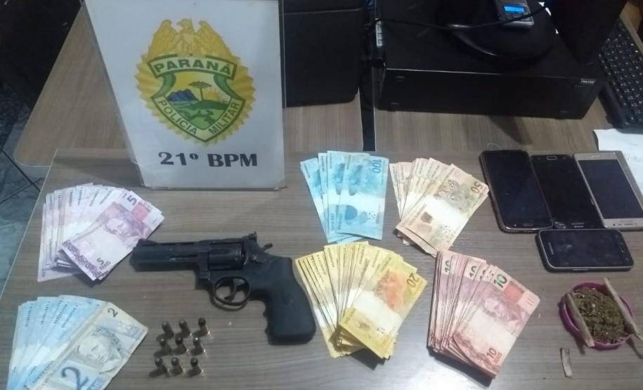 21°BPM/5°CRPM – APÓS VÁRIAS DENÚNCIAS 181 POLÍCIA MILITAR DE FRANCISCO BELTRÃO FAZ APREENSÃO DE ARMA E DROGAS