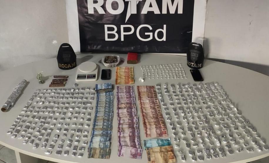 ROTAM BPGD/6º CRPM FAZ GRANDE APREENSÃO DE DROGAS EM PIRAQUARA ROTAM BPGD/6º CRPM FAZ GRANDE APREENSÃO DE DROGAS EM PIRAQUARA