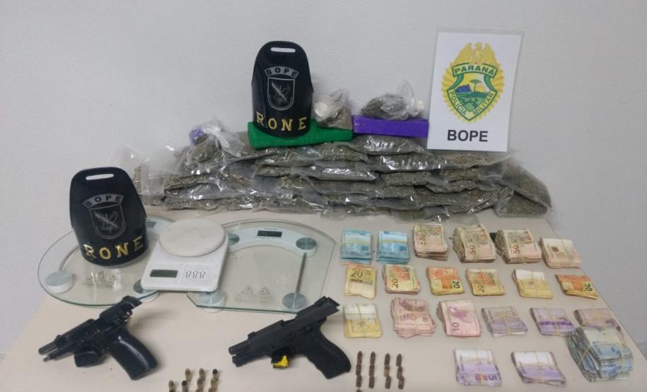 APÓS DENÚNCIAS ANÔNIMAS RONE APREENDE 5KG DE MACONHA EM COLOMBO